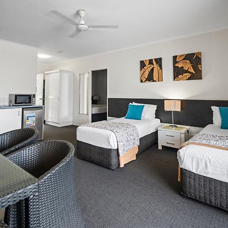 Colonial Palms Motor Inn Еърли Бийч Екстериор снимка