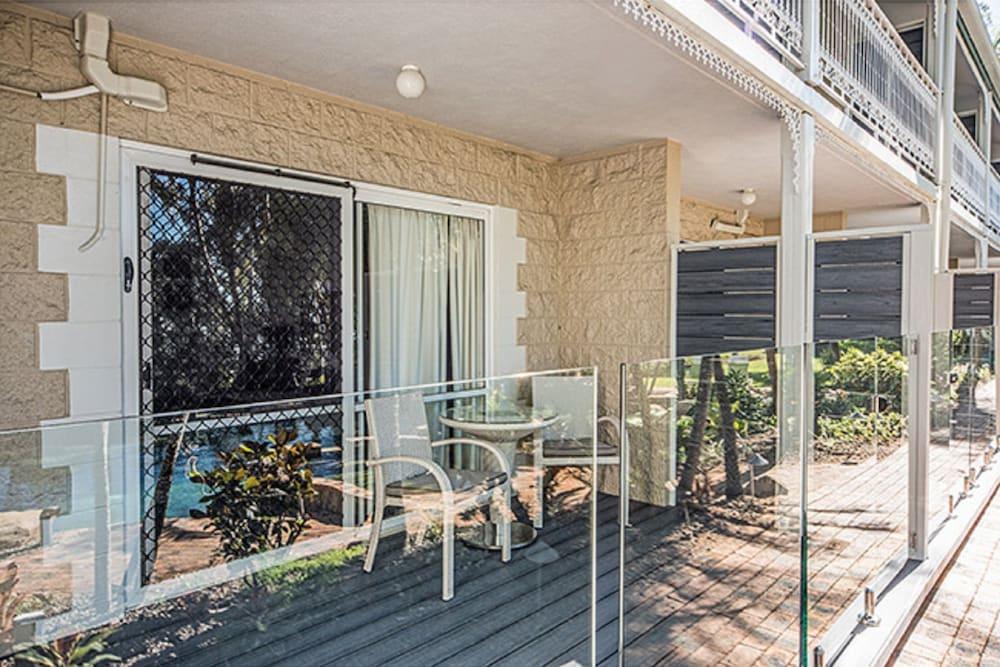 Colonial Palms Motor Inn Еърли Бийч Екстериор снимка