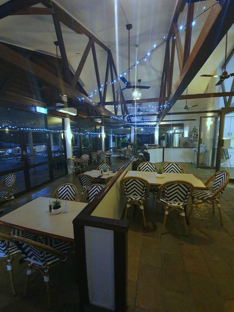 Colonial Palms Motor Inn Еърли Бийч Екстериор снимка