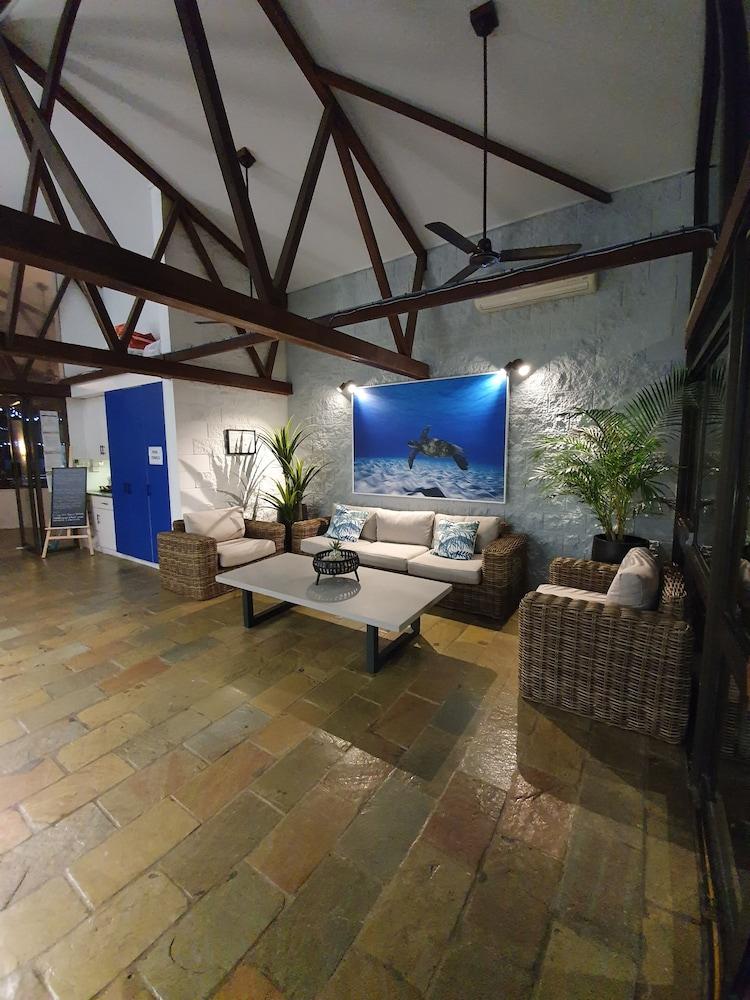 Colonial Palms Motor Inn Еърли Бийч Екстериор снимка