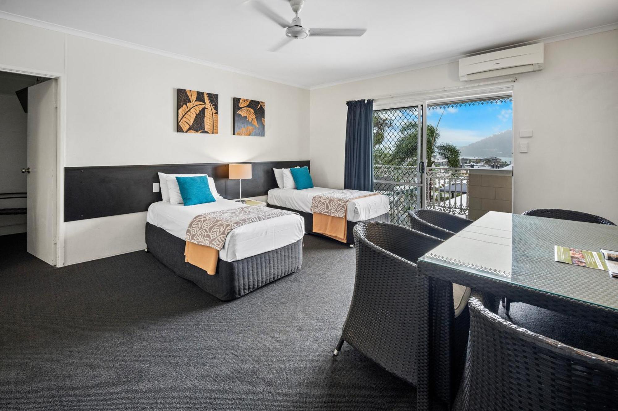 Colonial Palms Motor Inn Еърли Бийч Екстериор снимка