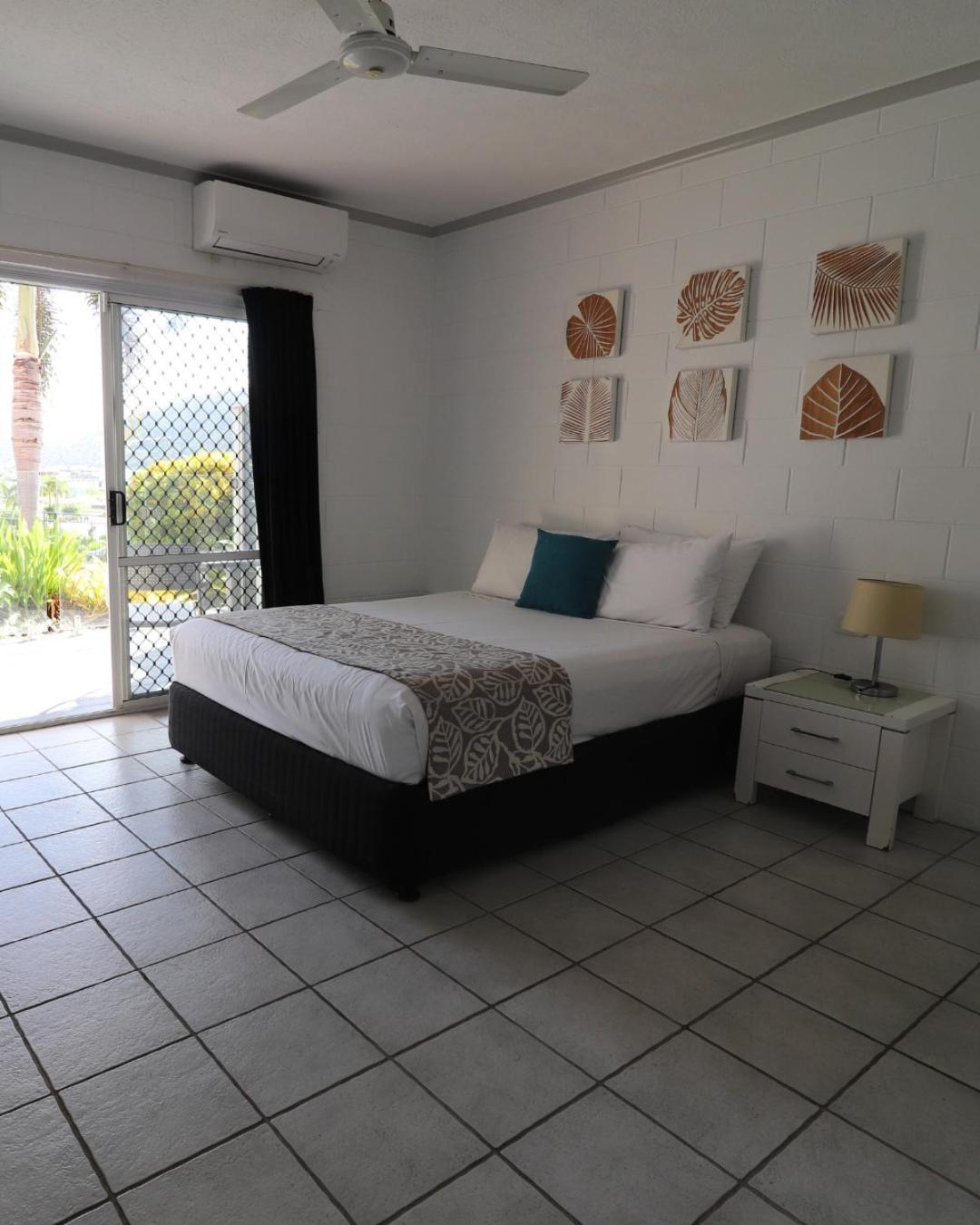 Colonial Palms Motor Inn Еърли Бийч Екстериор снимка
