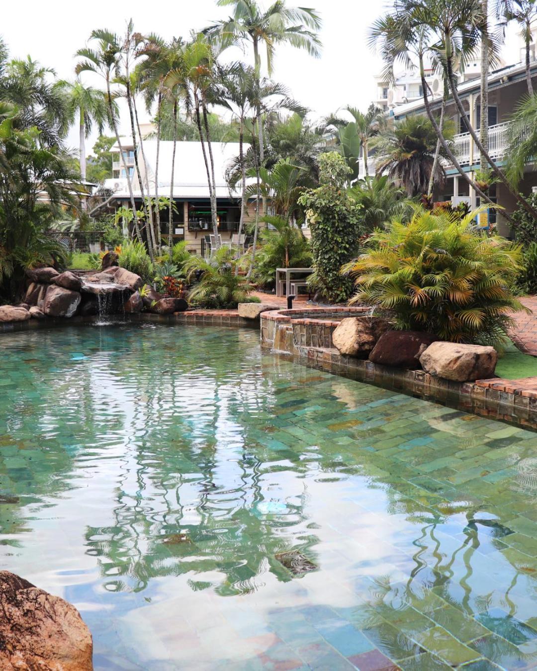 Colonial Palms Motor Inn Еърли Бийч Екстериор снимка