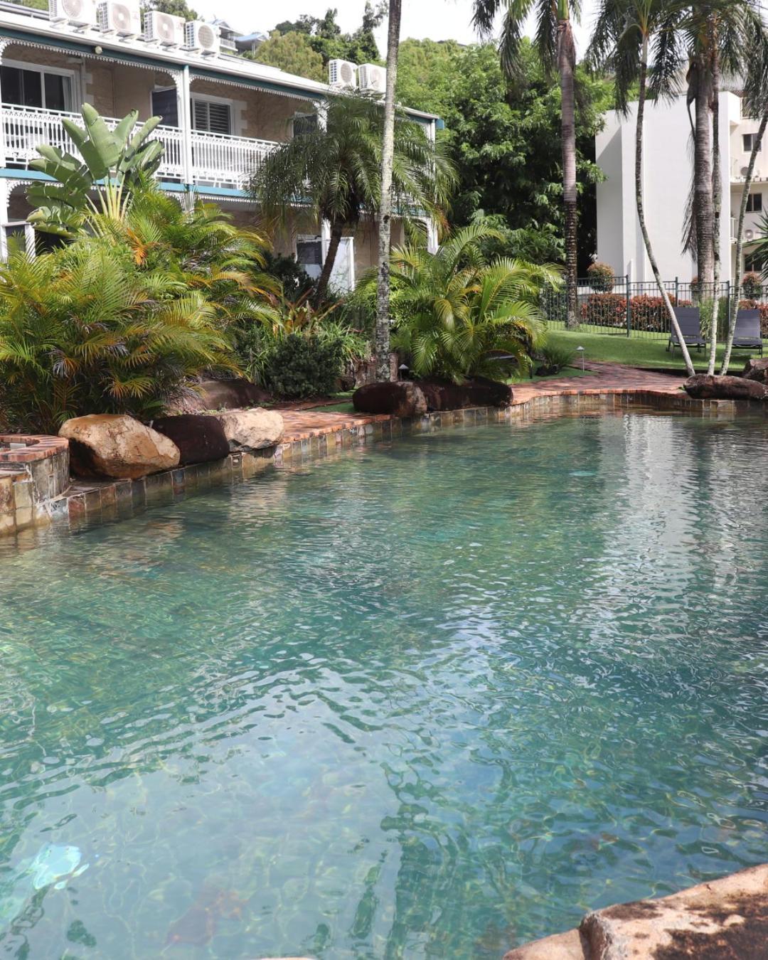Colonial Palms Motor Inn Еърли Бийч Екстериор снимка