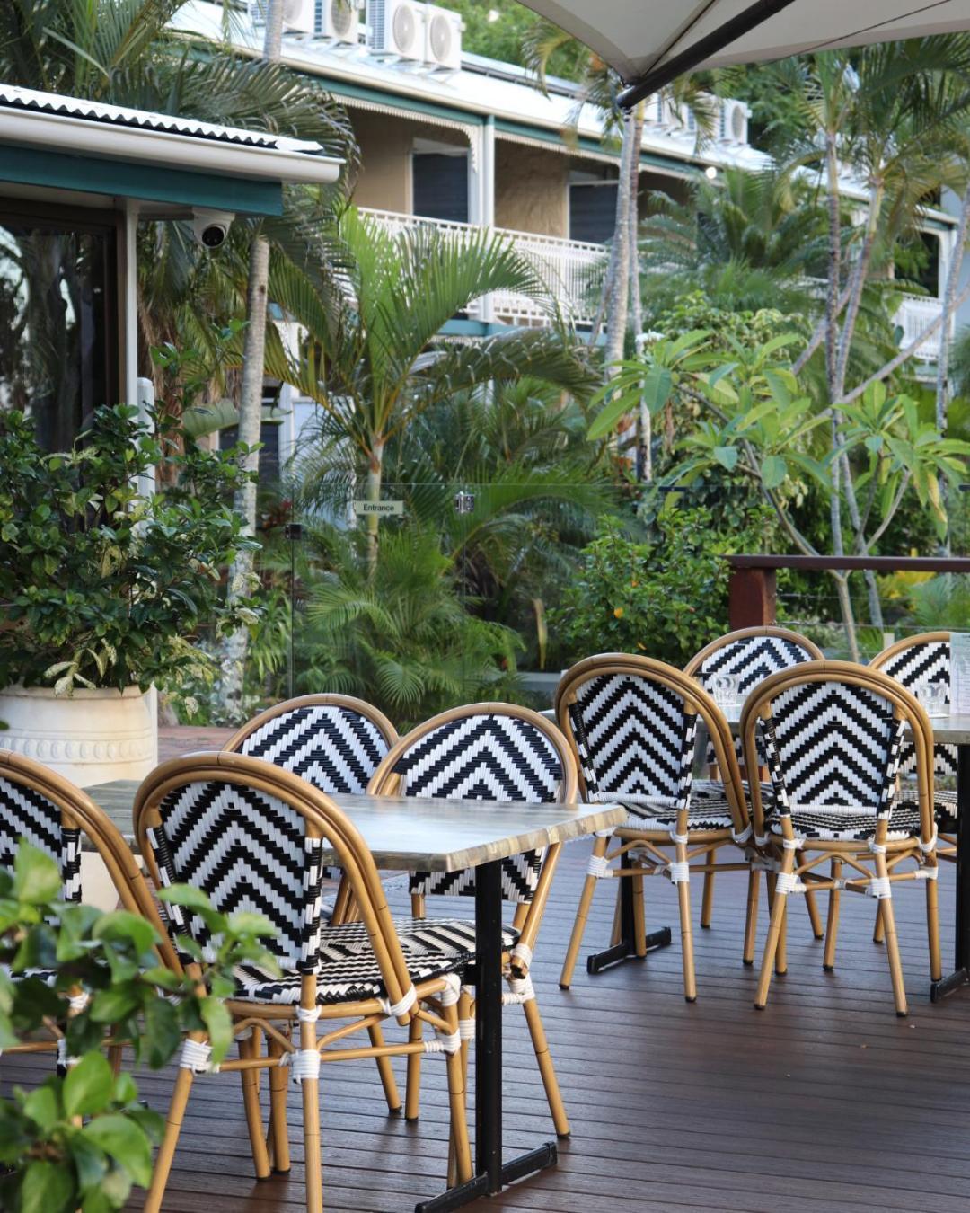 Colonial Palms Motor Inn Еърли Бийч Екстериор снимка