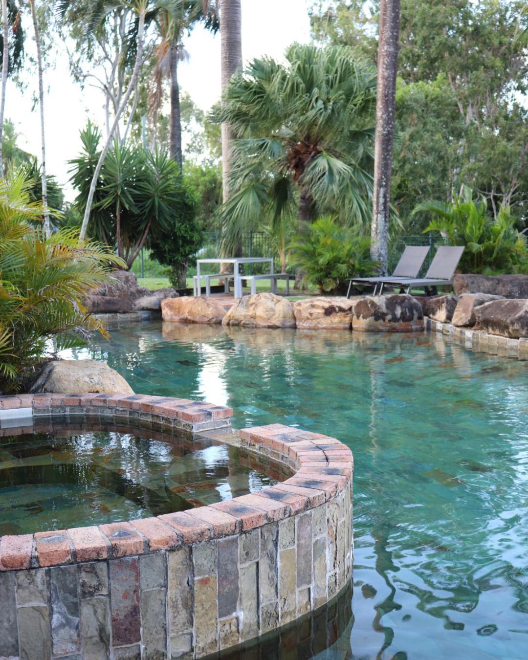 Colonial Palms Motor Inn Еърли Бийч Екстериор снимка