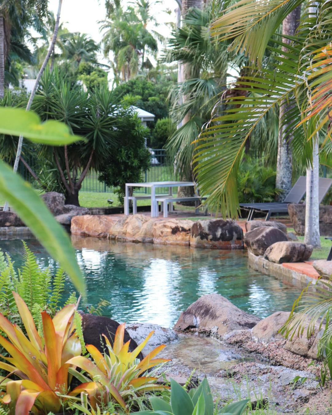 Colonial Palms Motor Inn Еърли Бийч Екстериор снимка