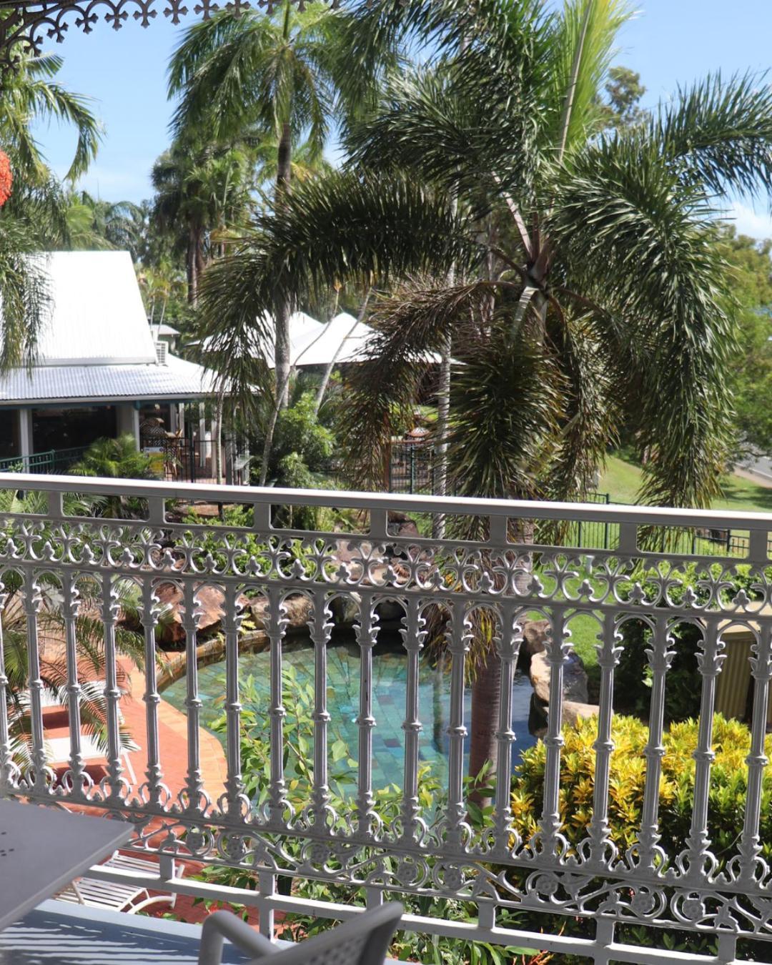 Colonial Palms Motor Inn Еърли Бийч Екстериор снимка