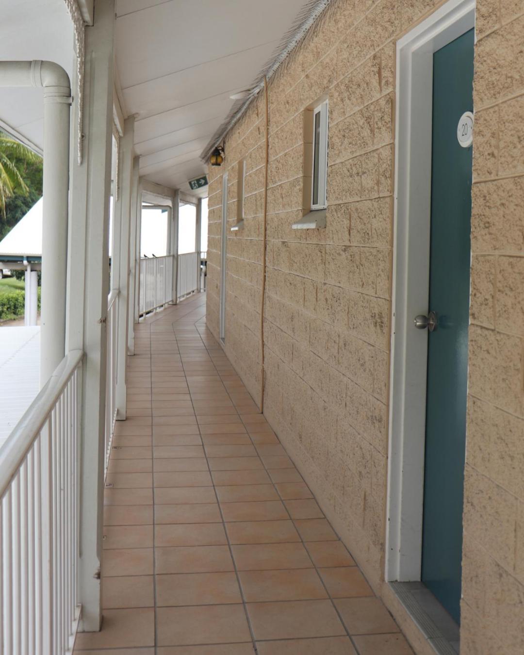 Colonial Palms Motor Inn Еърли Бийч Екстериор снимка