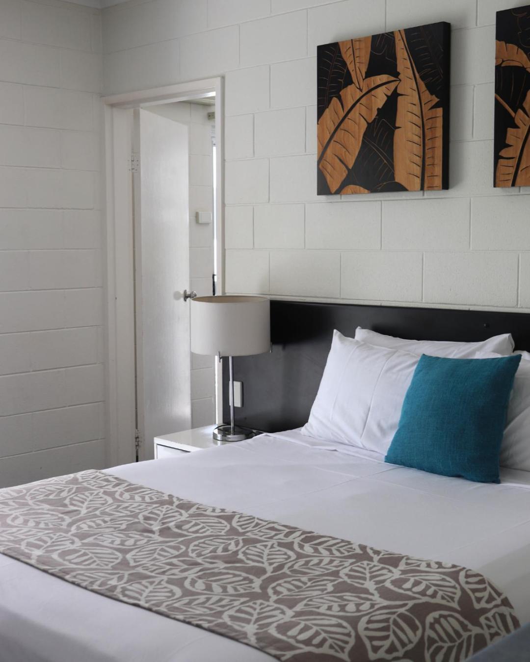 Colonial Palms Motor Inn Еърли Бийч Екстериор снимка