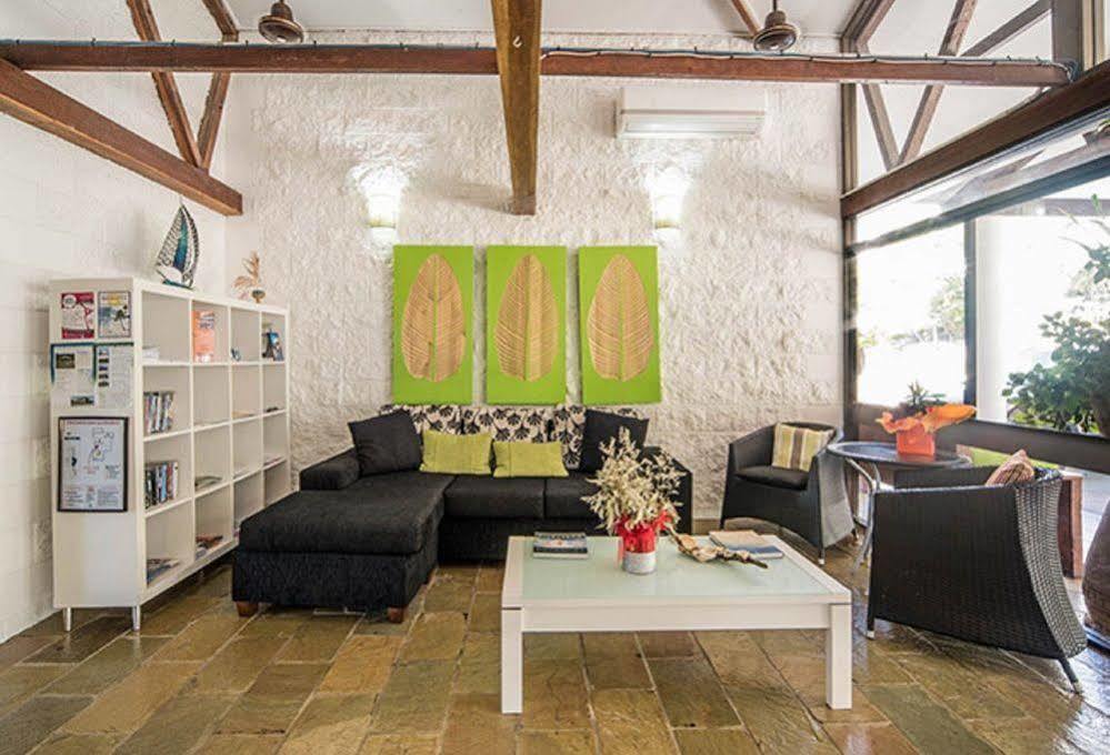 Colonial Palms Motor Inn Еърли Бийч Екстериор снимка